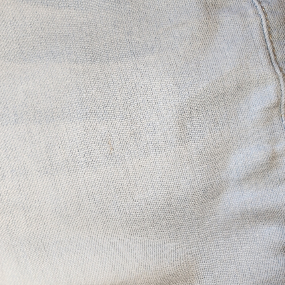 Light Wash Women’s Jean Shorts - Picture 3 of 3